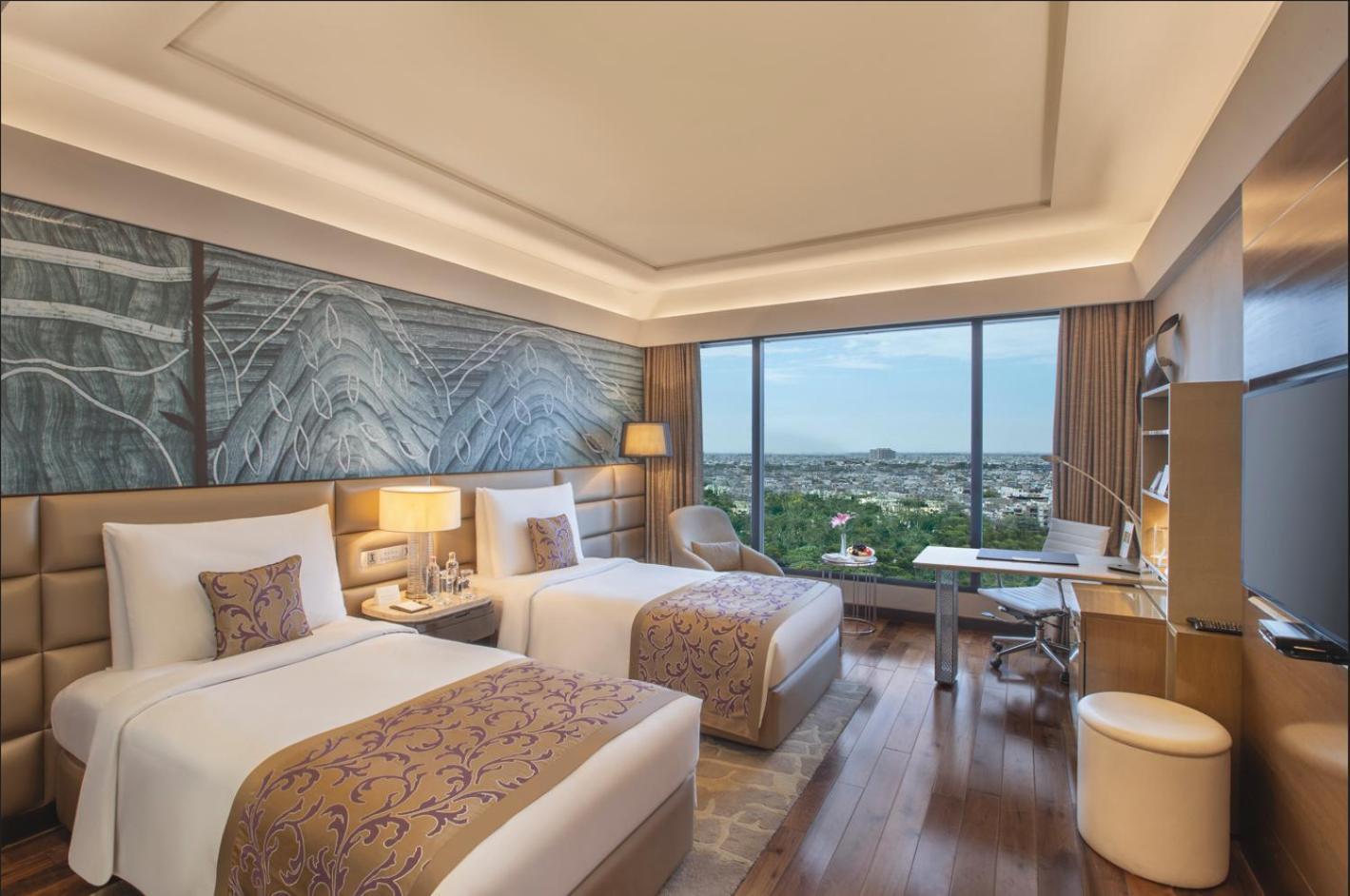 The Leela Ambience Convention Hotel Delhi New Delhi Exterior photo