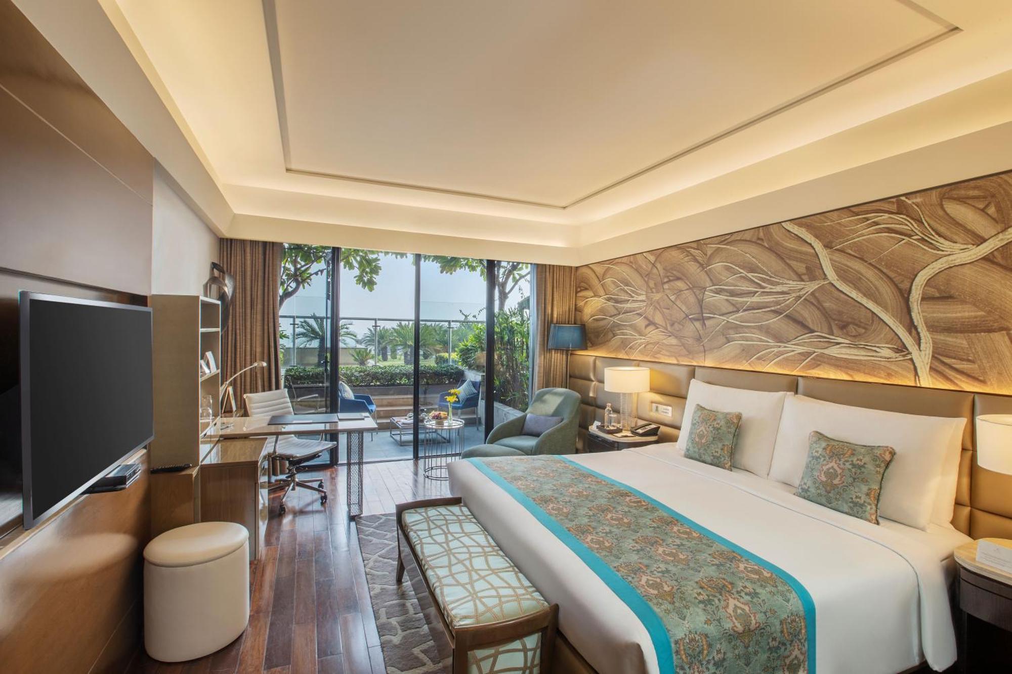 The Leela Ambience Convention Hotel Delhi New Delhi Exterior photo