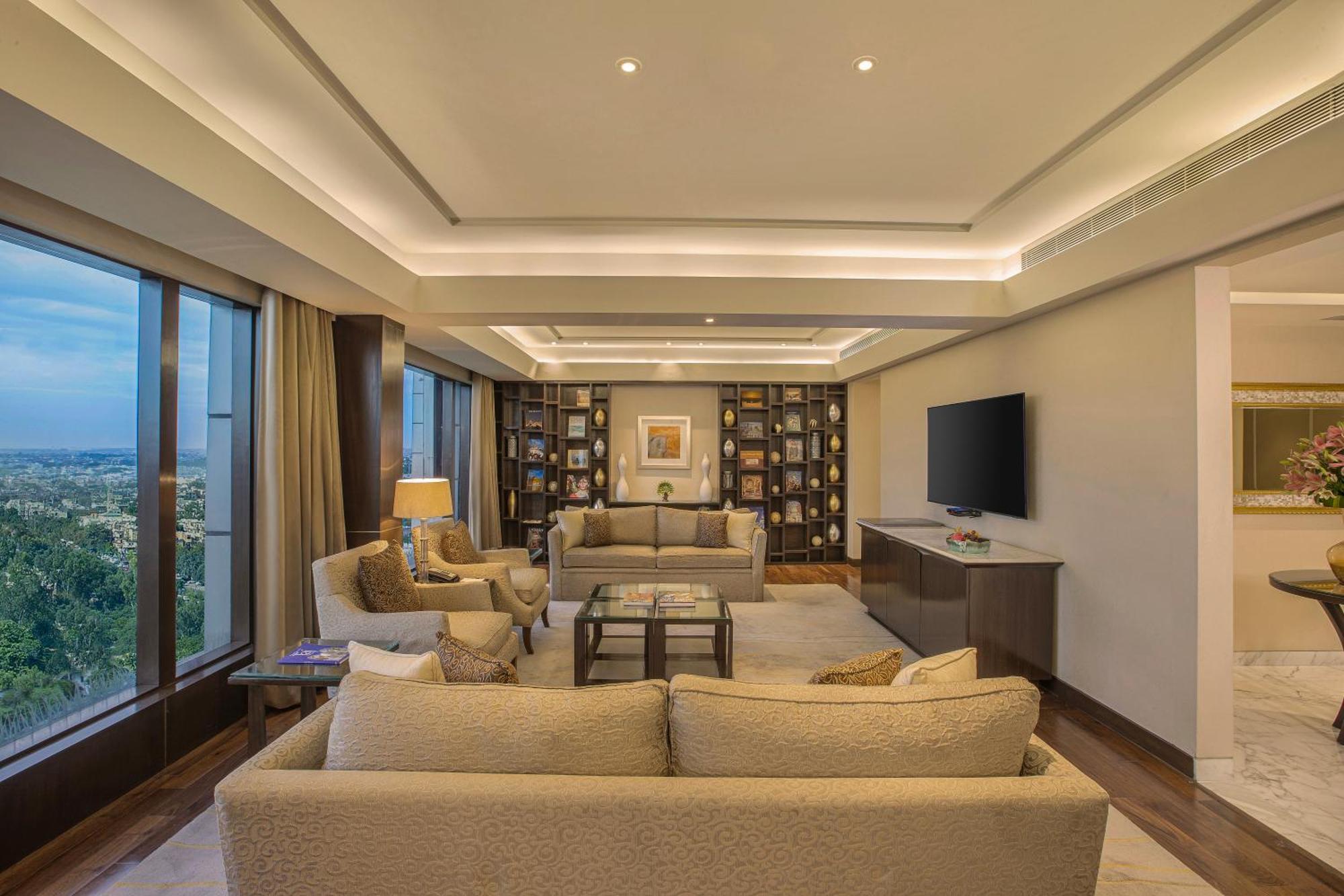 The Leela Ambience Convention Hotel Delhi New Delhi Exterior photo