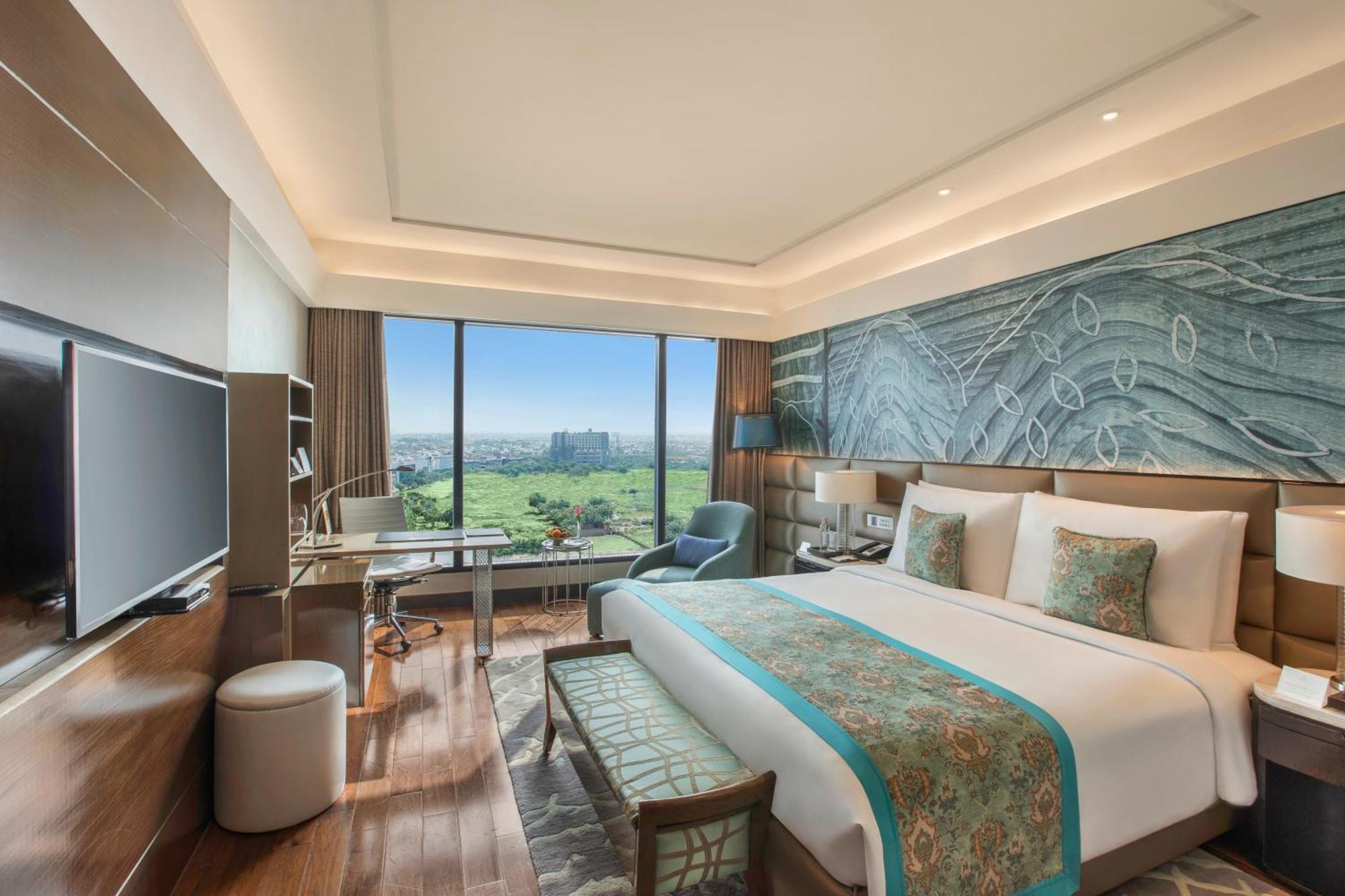 The Leela Ambience Convention Hotel Delhi New Delhi Exterior photo