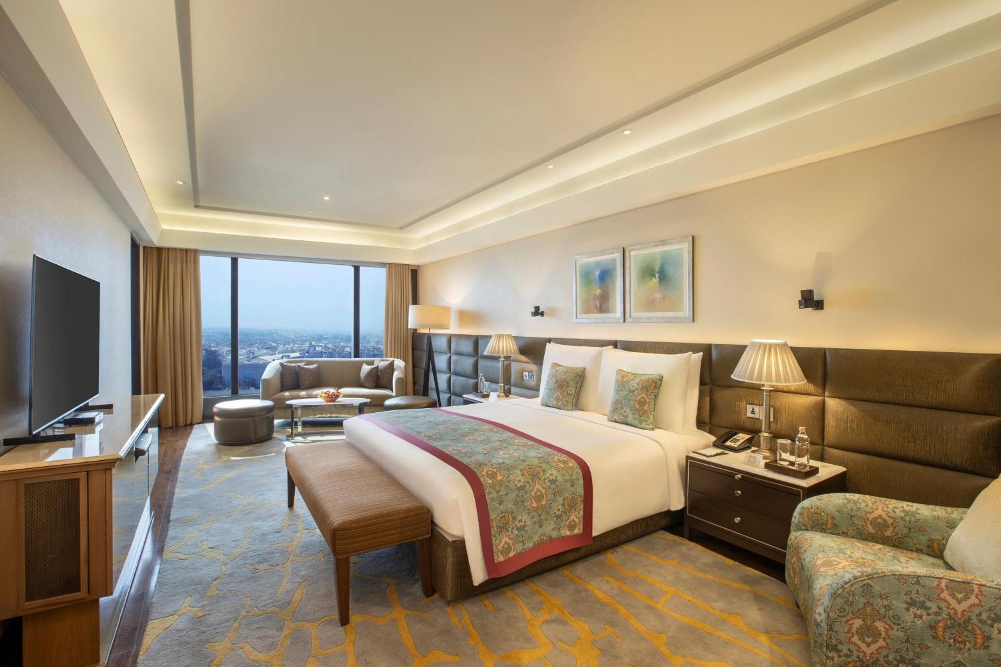 The Leela Ambience Convention Hotel Delhi New Delhi Exterior photo A suite at the Taj Bengal