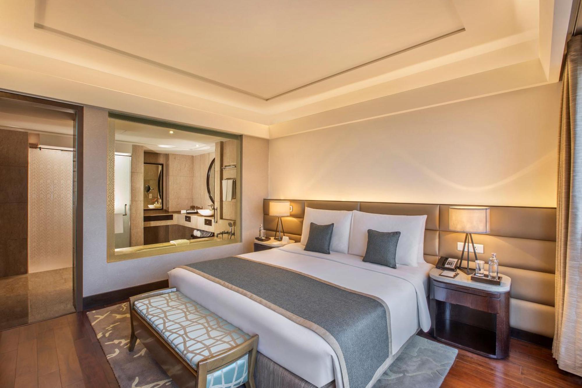 The Leela Ambience Convention Hotel Delhi New Delhi Exterior photo A bedroom at the Taj Mahal Palace