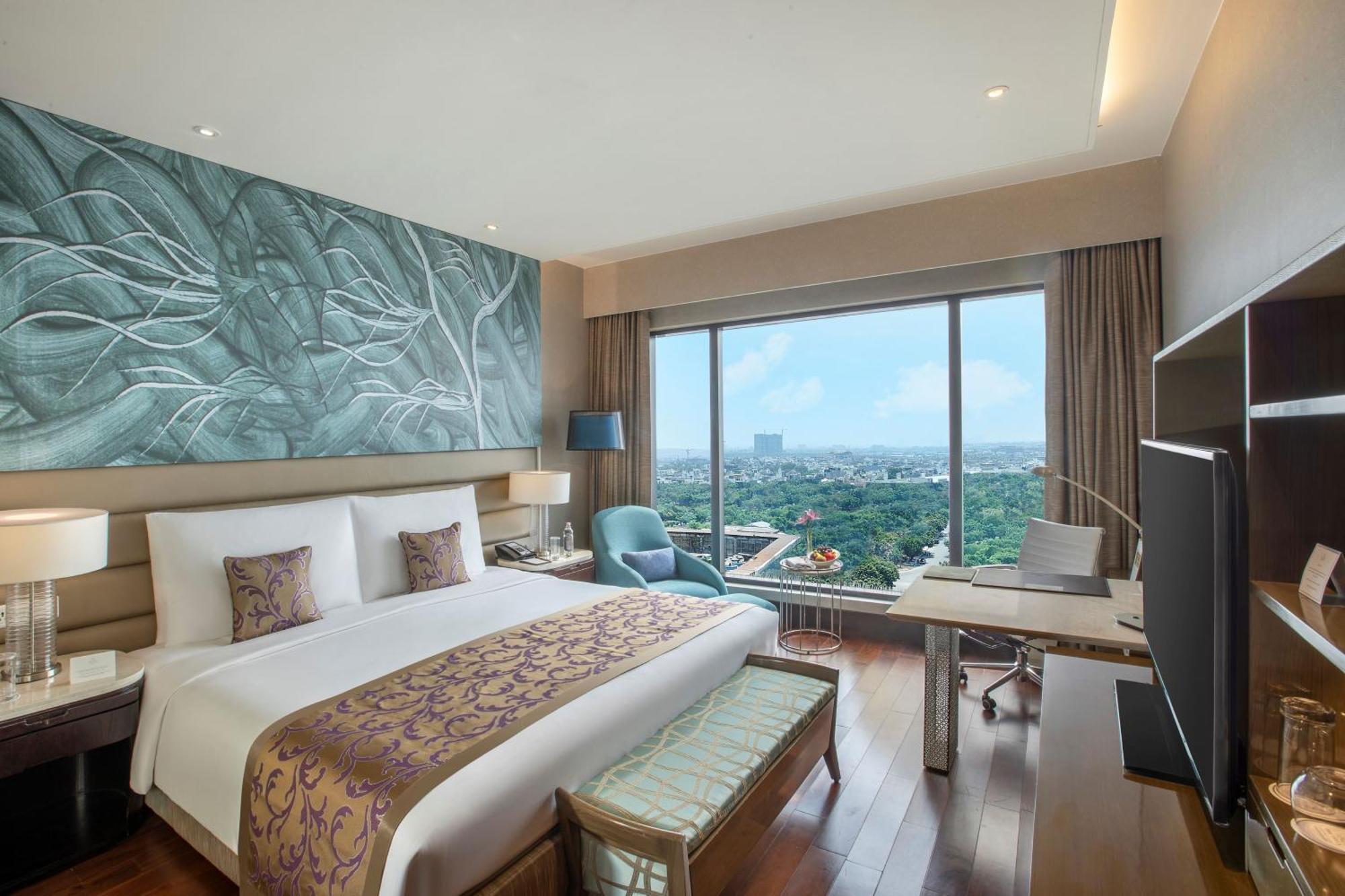 The Leela Ambience Convention Hotel Delhi New Delhi Exterior photo Deluxe Room