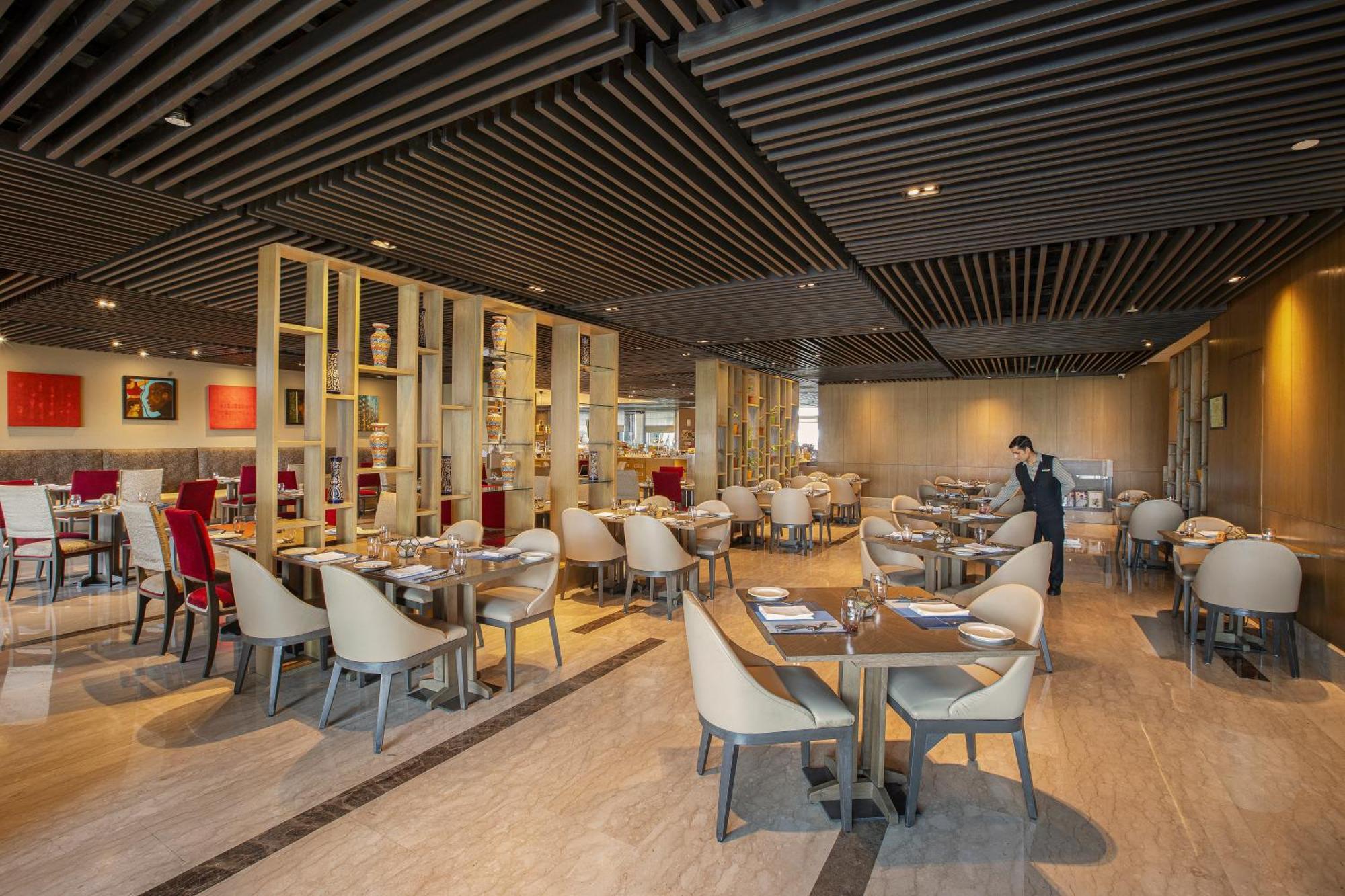The Leela Ambience Convention Hotel Delhi New Delhi Exterior photo The restaurant