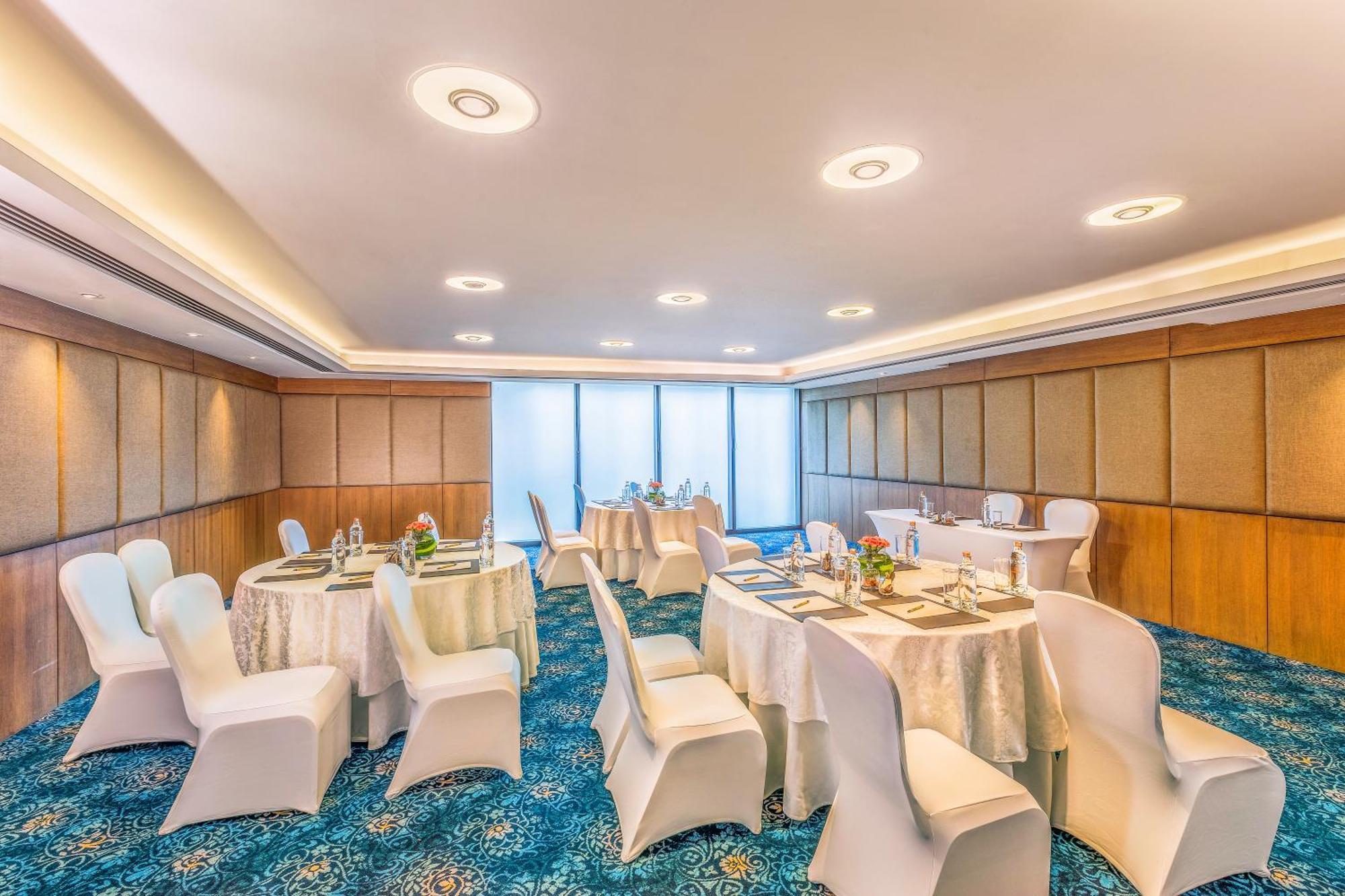 The Leela Ambience Convention Hotel Delhi New Delhi Exterior photo Meeting room