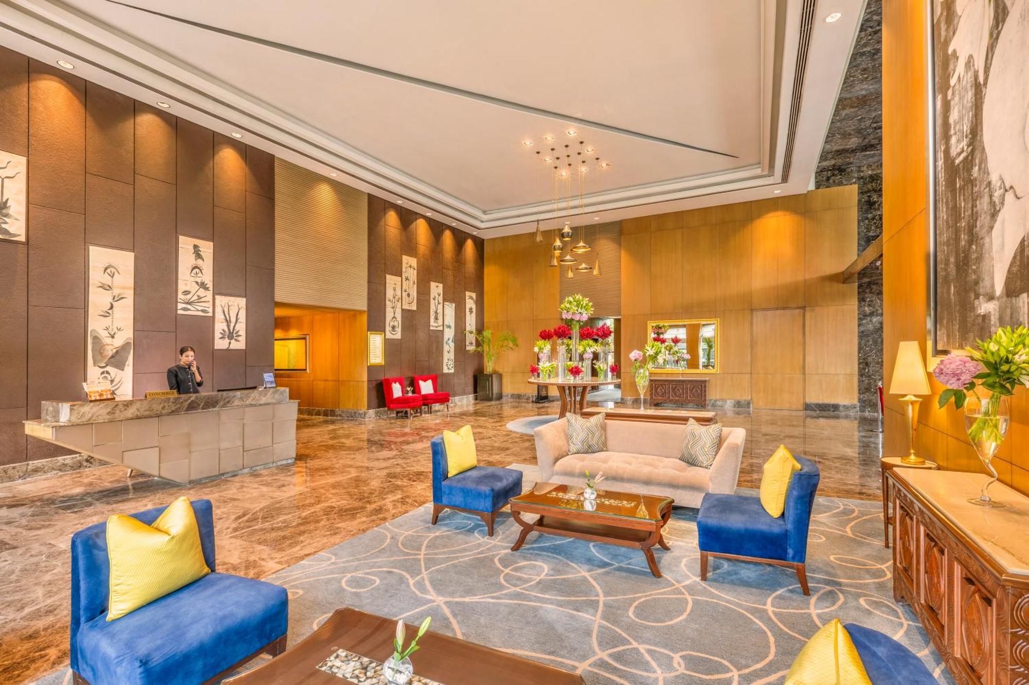 The Leela Ambience Convention Hotel Delhi New Delhi Exterior photo Lobby