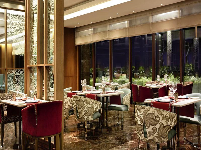 The Leela Ambience Convention Hotel Delhi New Delhi Exterior photo The restaurant