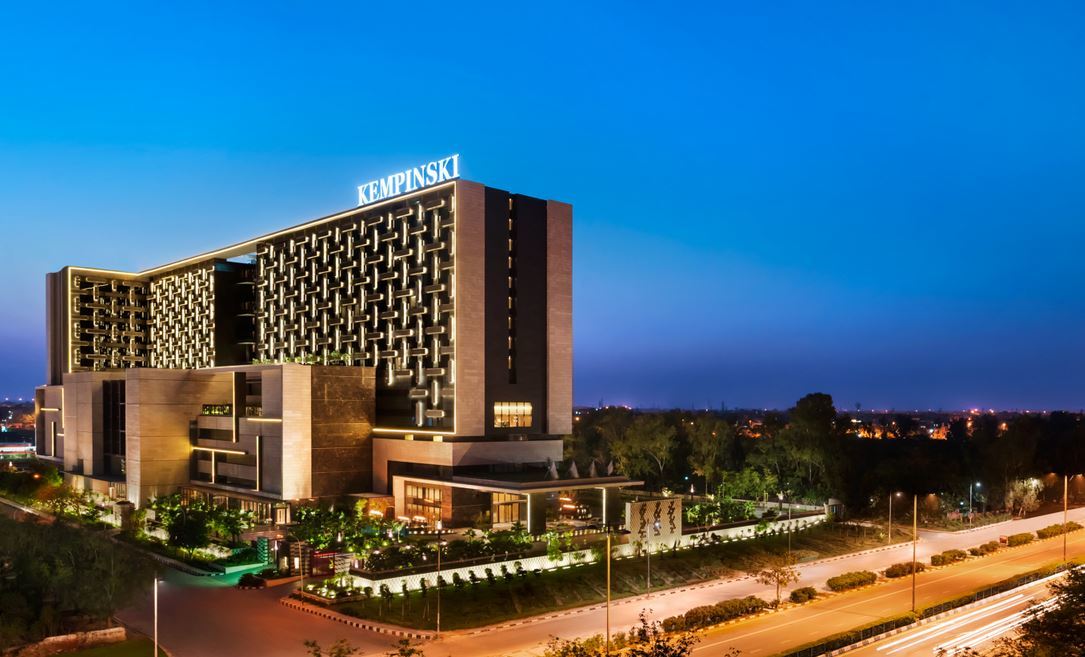 The Leela Ambience Convention Hotel Delhi New Delhi Exterior photo The Kempinski Hotel, Islamabad
