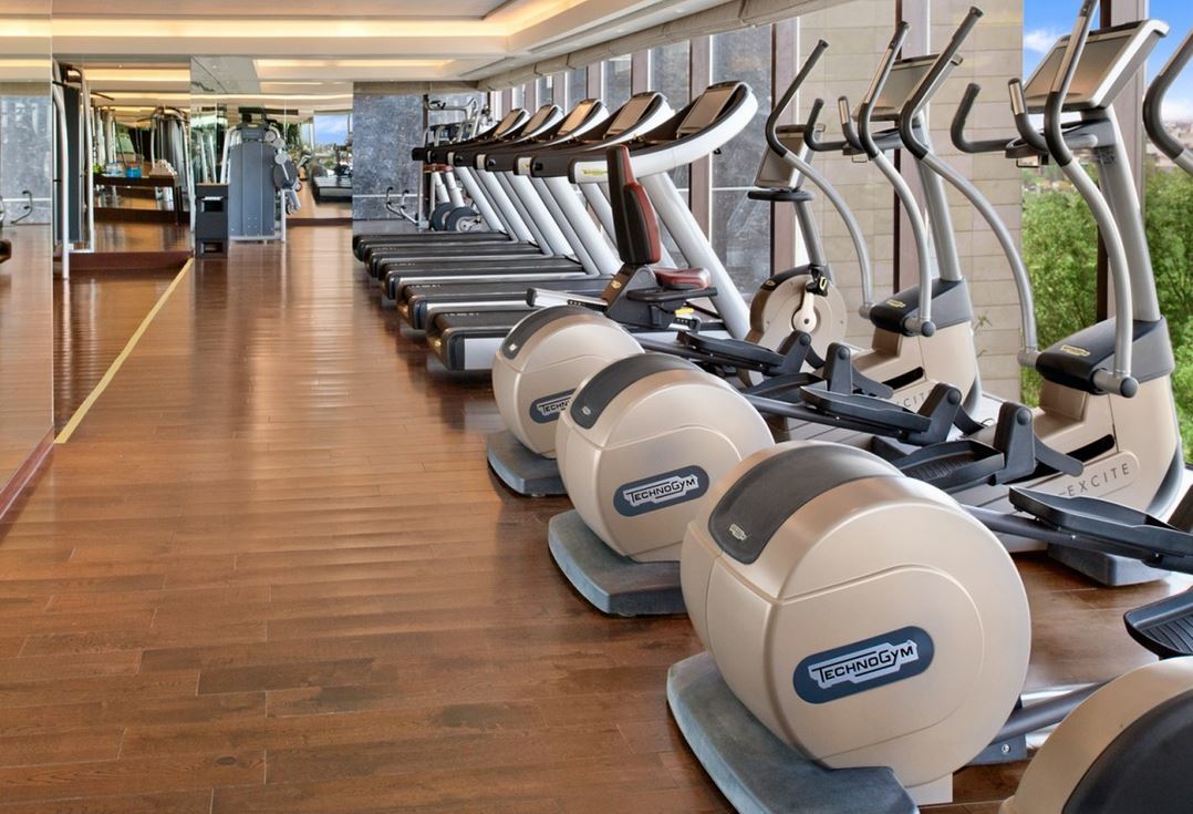The Leela Ambience Convention Hotel Delhi New Delhi Exterior photo The gym at the Westin
