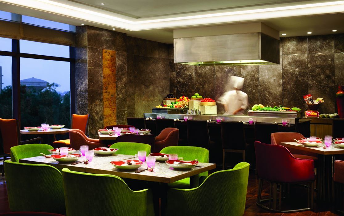 The Leela Ambience Convention Hotel Delhi New Delhi Exterior photo The restaurant