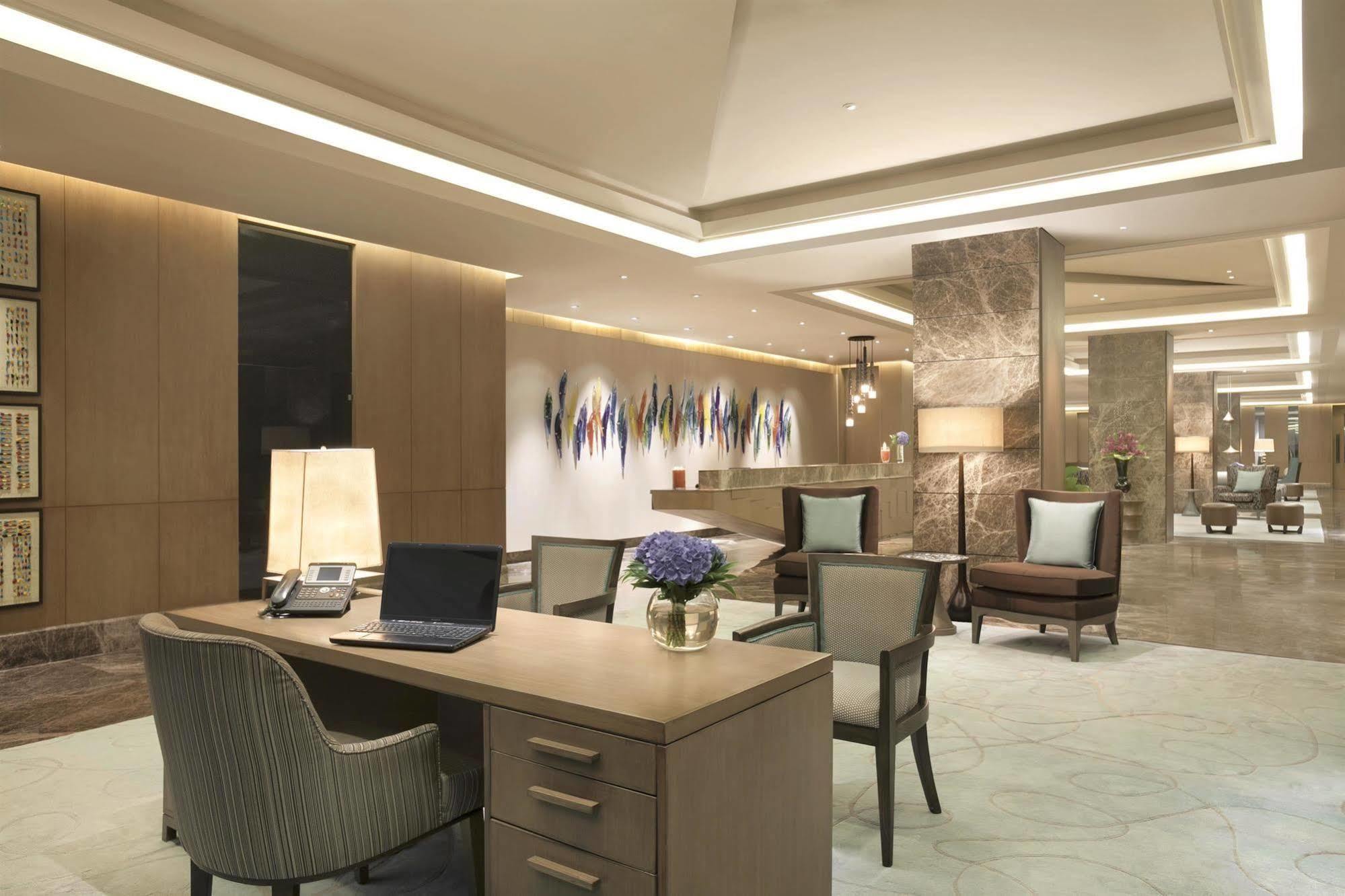 The Leela Ambience Convention Hotel Delhi New Delhi Exterior photo The Concierge